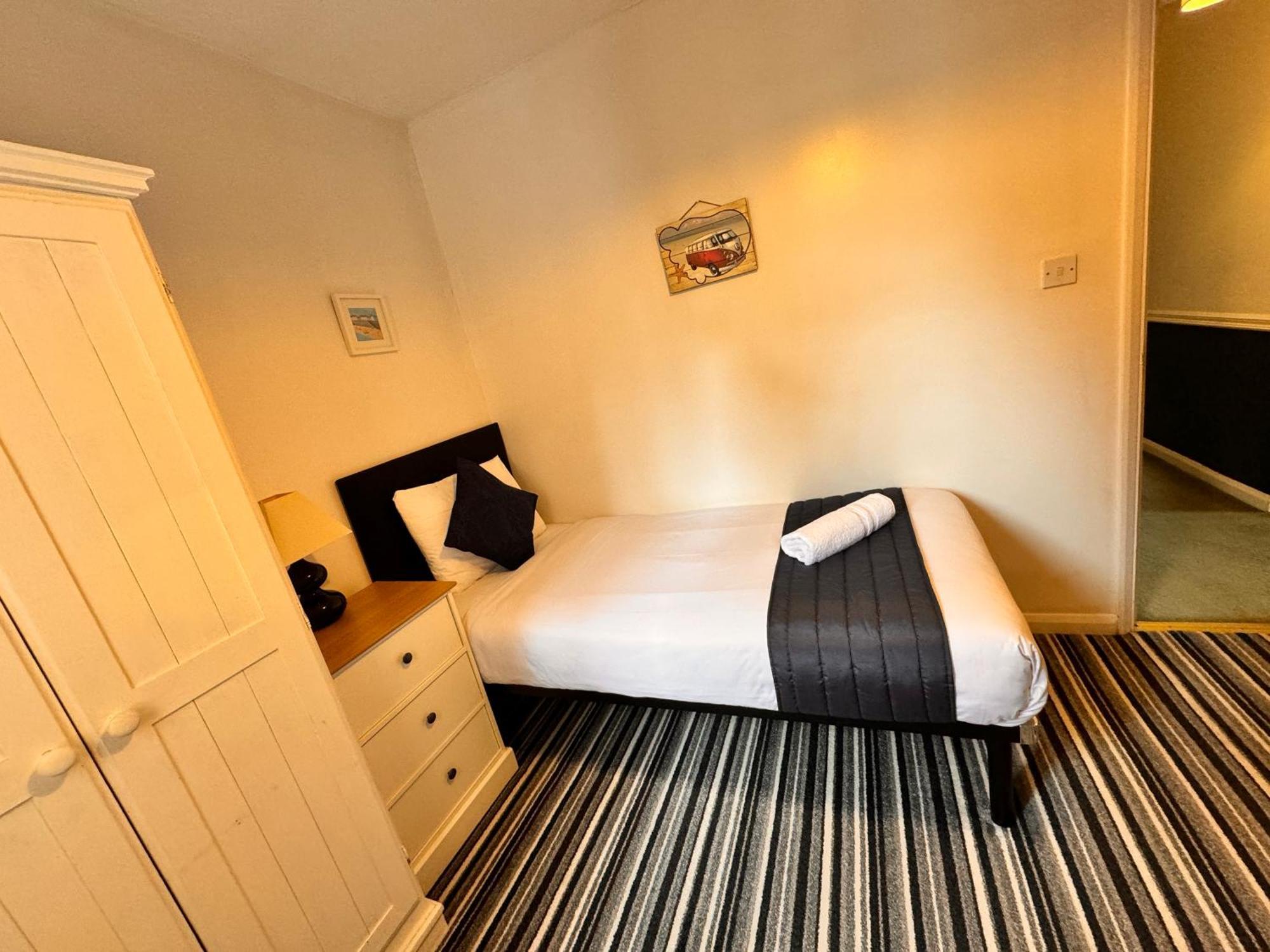 High Trees Gatwick * Horley
