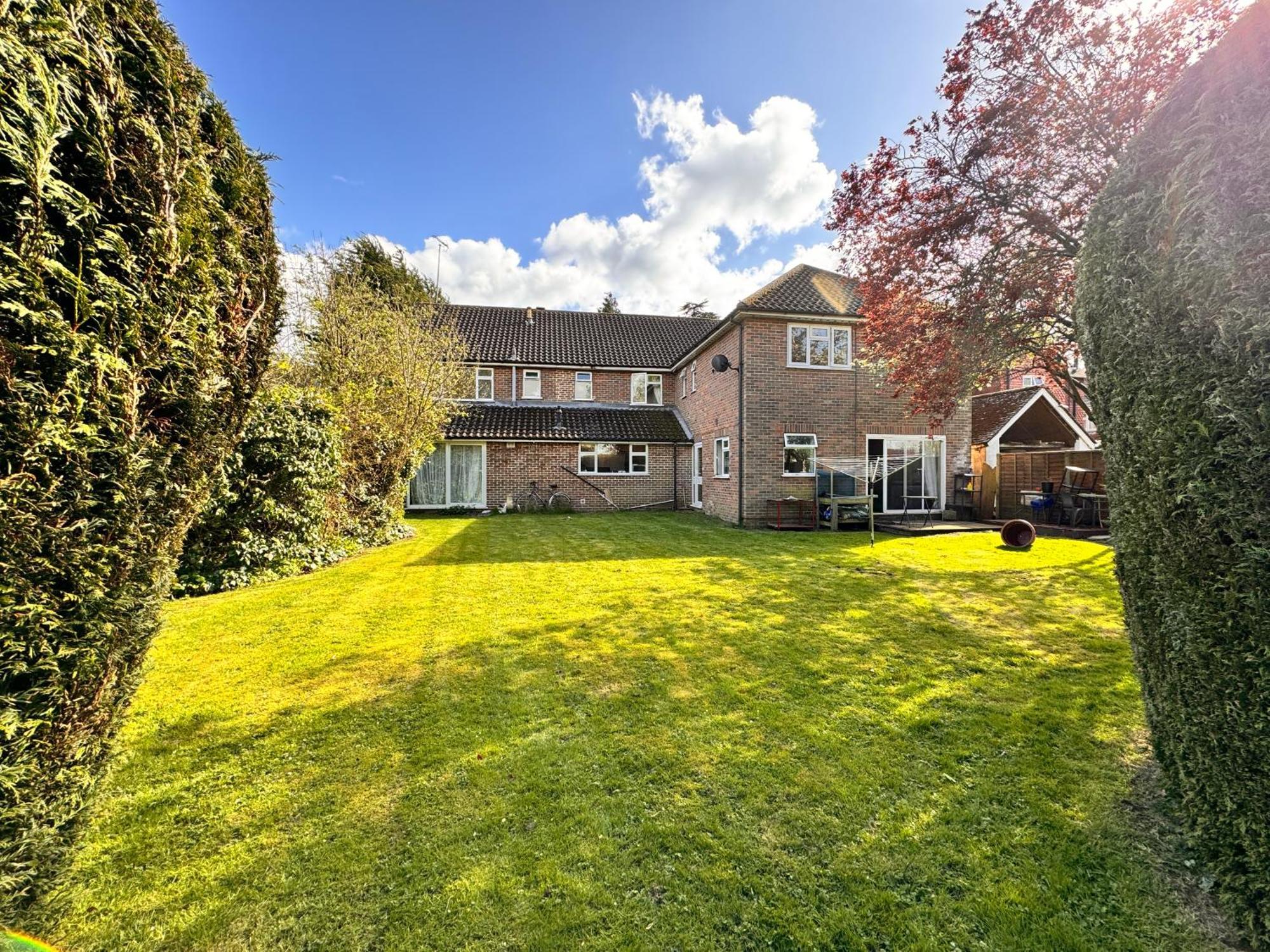 High Trees Gatwick * Horley