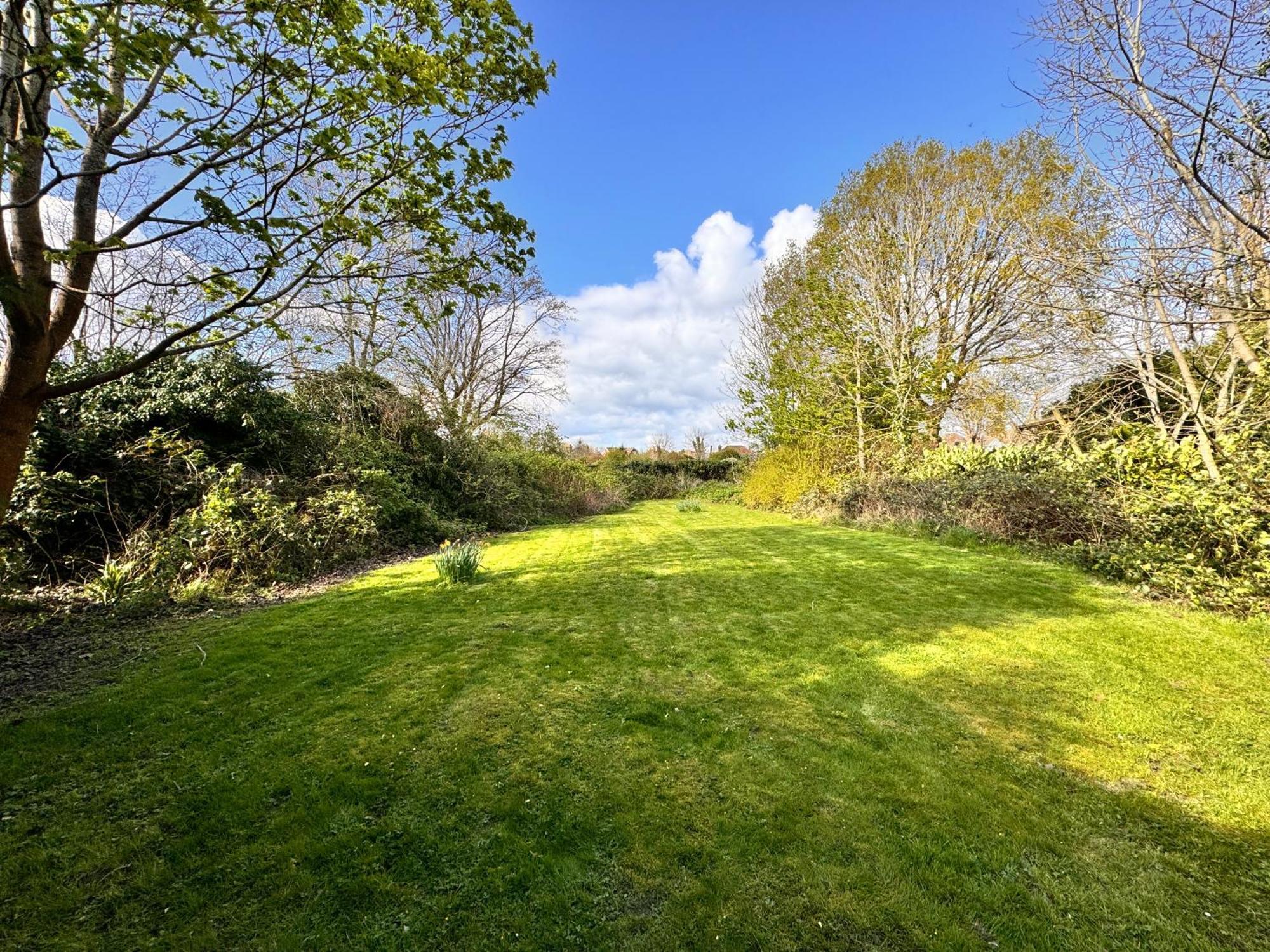 High Trees Gatwick * Horley