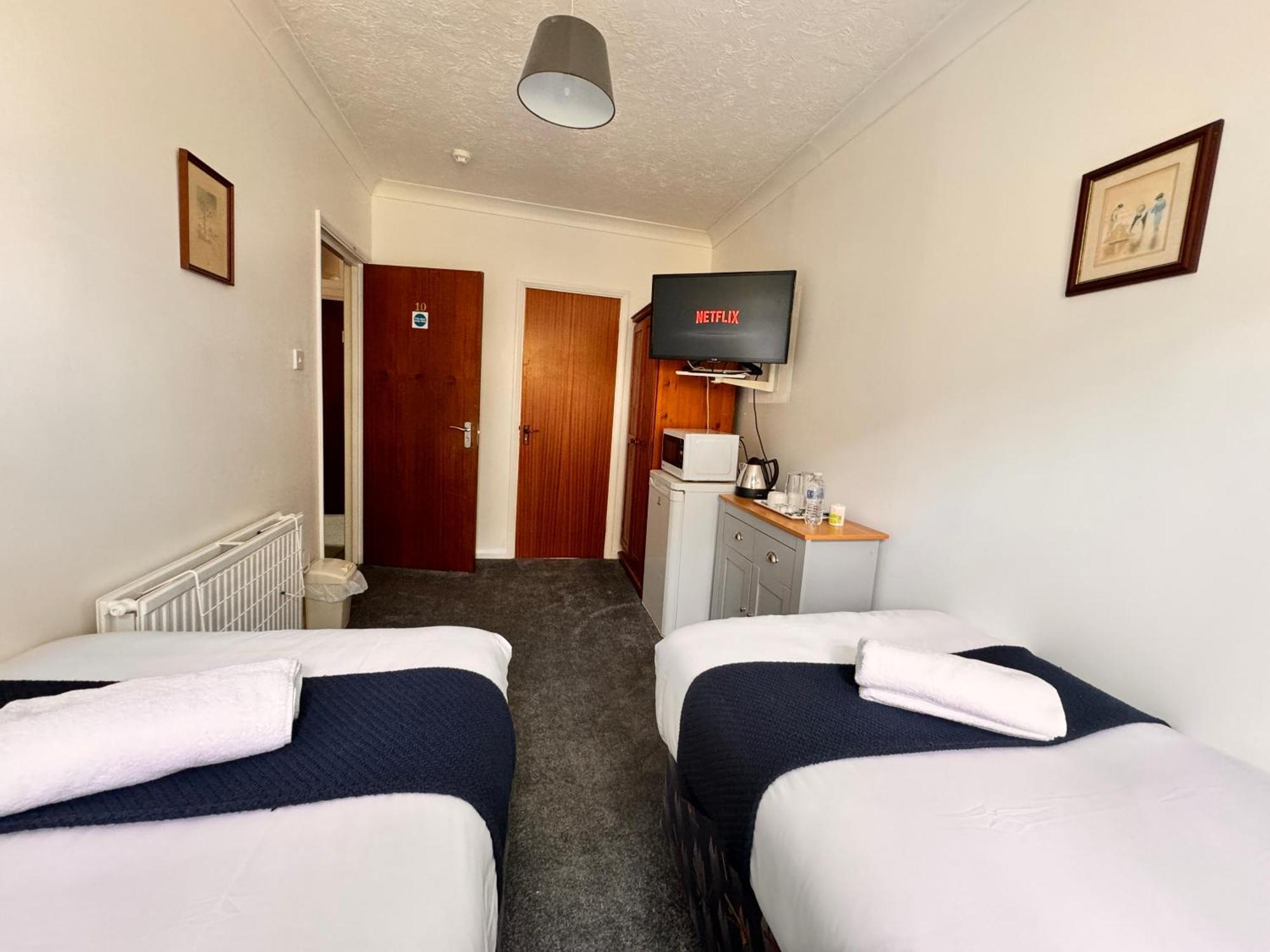 High Trees Gatwick * Horley