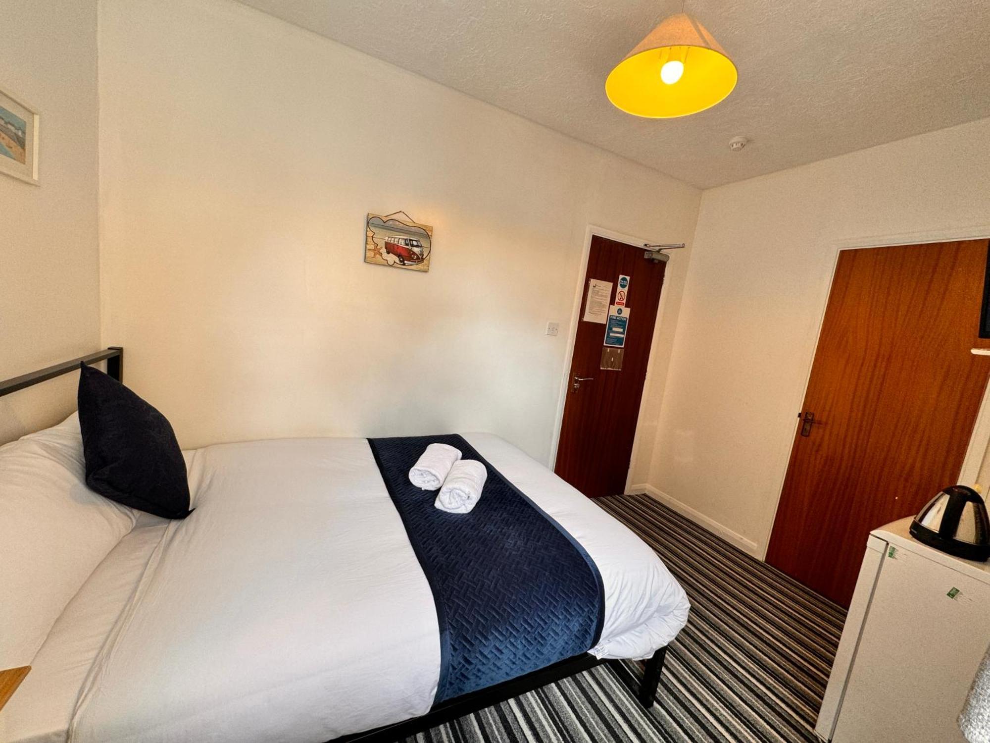 High Trees Gatwick * Horley