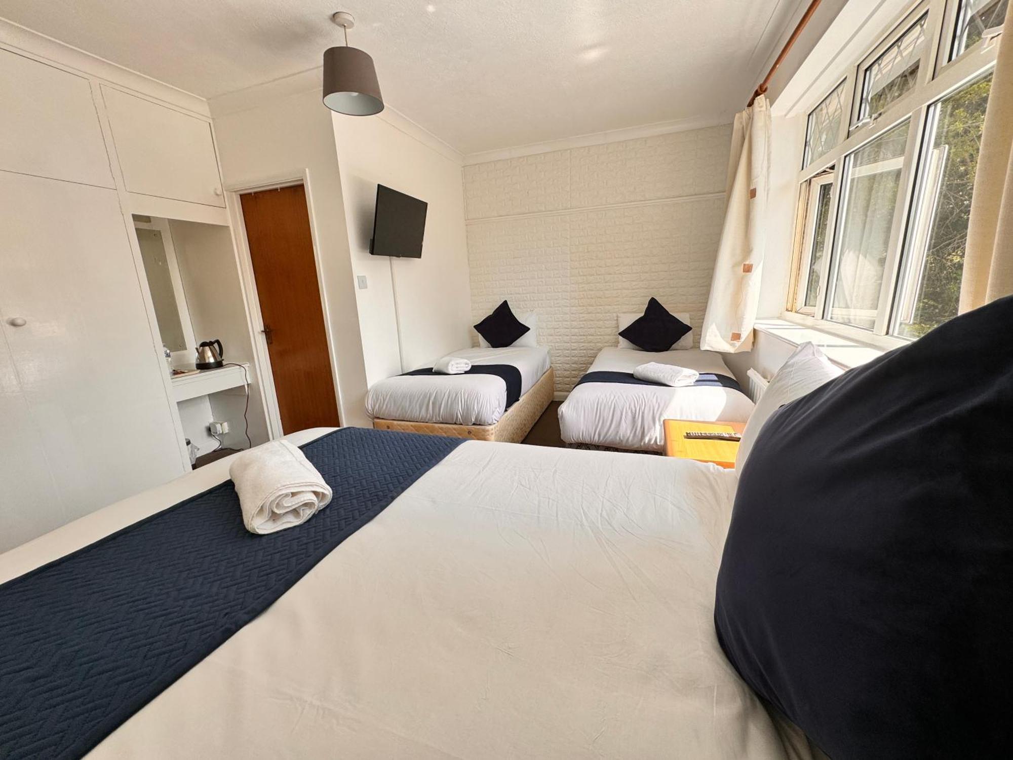 High Trees Gatwick * Horley